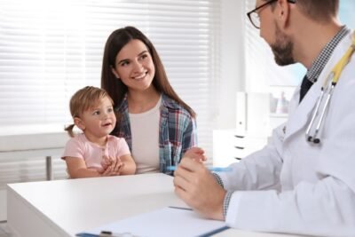 pediatras y su papel en el crecimiento y desarrollo infantil