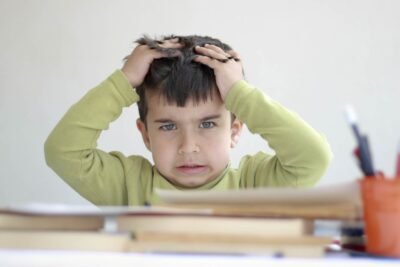 puede un nino hiperactivo tener mal comportamiento